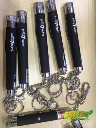 สกรีนปากกาเลเซอร์ Disco7 | รับสกรีนโลโก้ สกรีนราคาถูก งานด่วน ไม่มีขั้นต่ำ