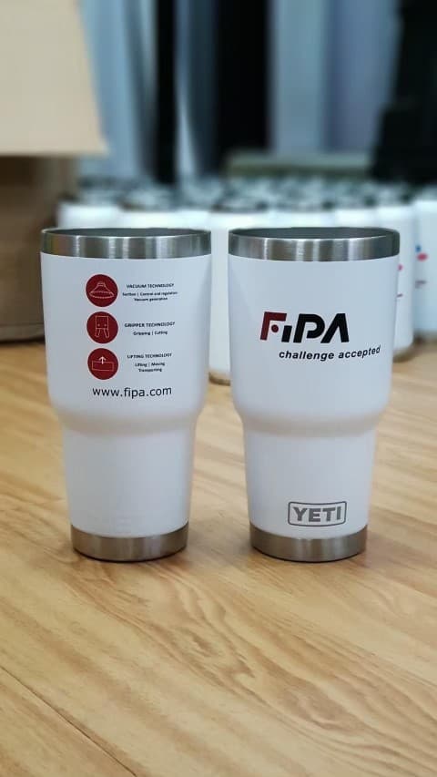 สกรีนแก้ว YETI โลโก้ FiPa | รับสกรีนโลโก้ ราคาถูก งานด่วน ไม่มีขั้นต่ำ