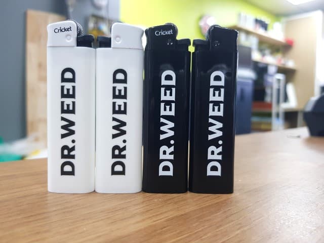 สกรีนไฟเเช็ค DR.WEER | รับสกรีนโลโก้ สกรีนราคาถูก งานด่วน ไม่มีขั้นต่ำ