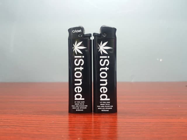สกรีนไฟเเช็ค IStoned | รับสกรีนโลโก้ สกรีนราคาถูก งานด่วน ไม่มีขั้นต่ำ