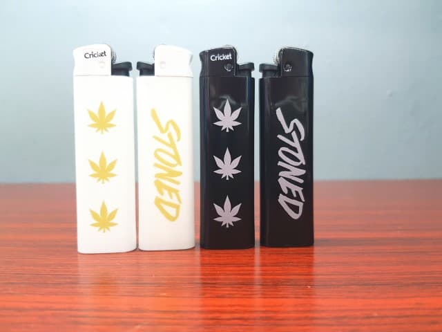 สกรีนไฟเเช็ค STONED | รับสกรีนโลโก้ สกรีนราคาถูก งานด่วน ไม่มีขั้นต่ำ