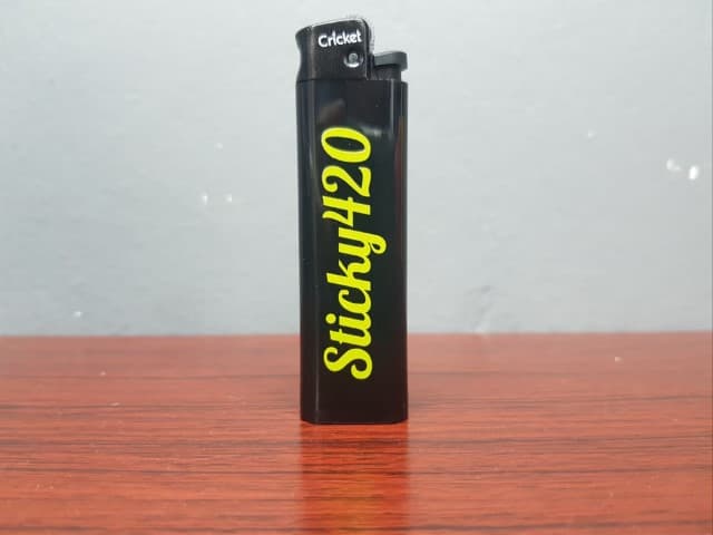 สกรีนไฟเเช็ค Sticky420 | รับสกรีนโลโก้ สกรีนราคาถูก งานด่วน ไม่มีขั้นต่ำ