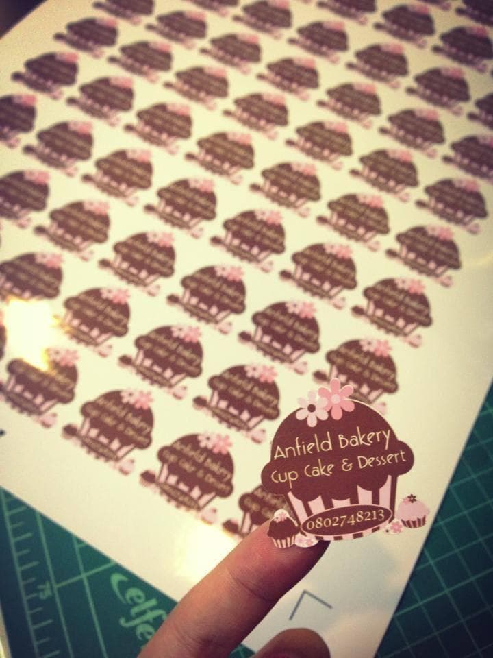 สติ๊กเกอร์ Anfield Backery Cup Cake & Dessert | รับพิมพ์สติ๊กเกอร์ ราคาถูก