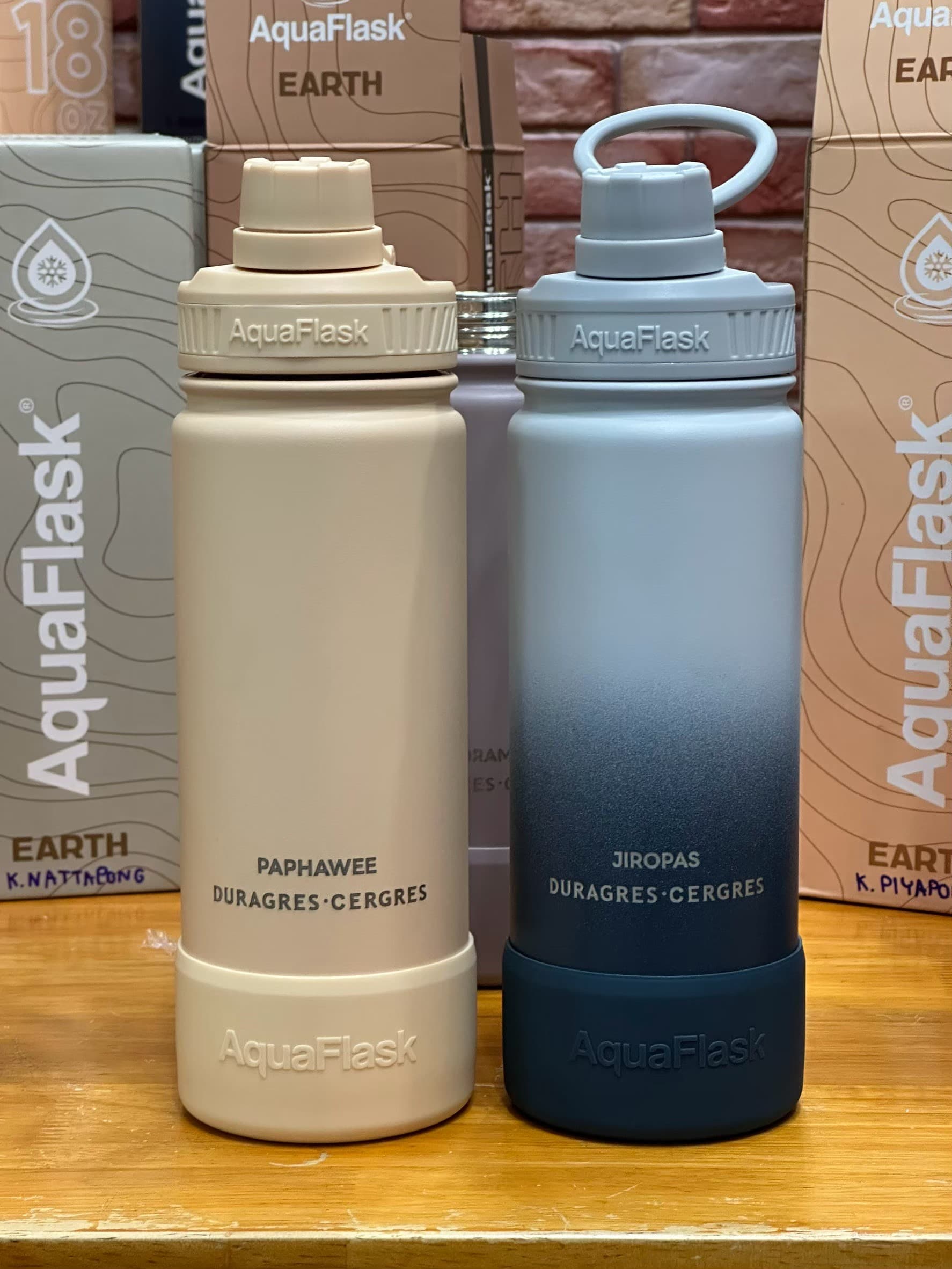 ผลงานเลเซอร์สลักชื่อกระบอกน้ำเก็บความเย็น AquaFlask มาร์คกิ้งคมชัดระดับพรีเมียม
